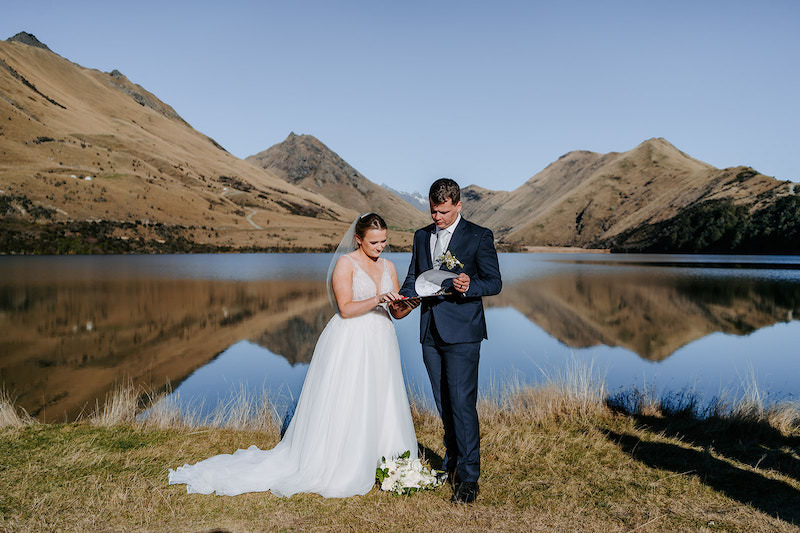 the ultimate queenstown elopement lost in love elope in NZ moke lake